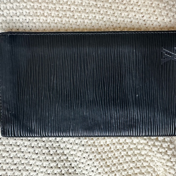 Authentic Louis Vuitton Epi leather brazza style bifold - Picture 2 of 10